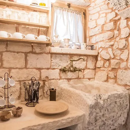 Bed & Breakfast Trullo Estrela